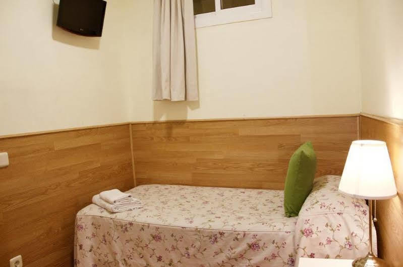 Hostal Nersan2 Madrid Ngoại thất bức ảnh