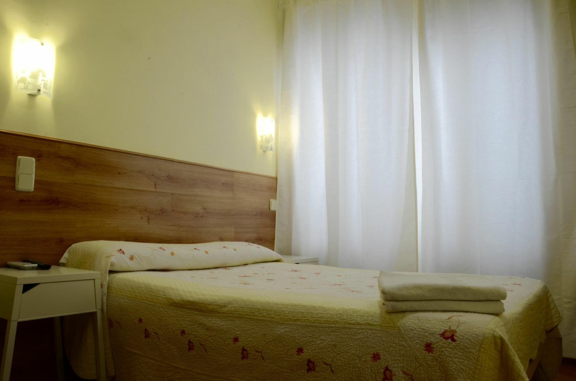 Hostal Nersan2 Madrid Ngoại thất bức ảnh